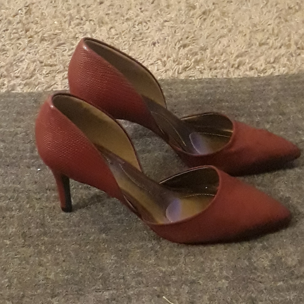Bandolino Burgundy Pumps